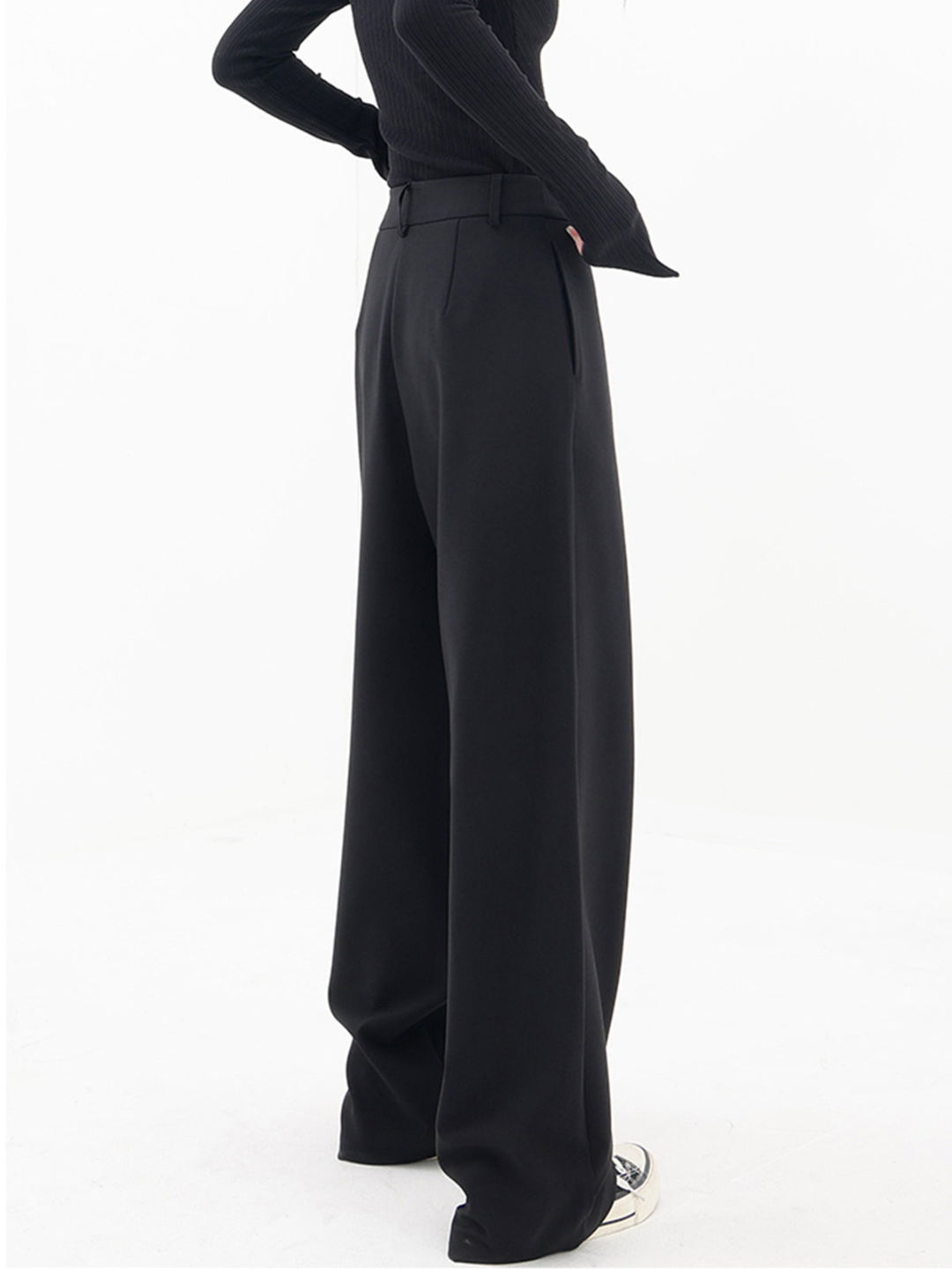 Catherine | Asymmetrical baggy pants